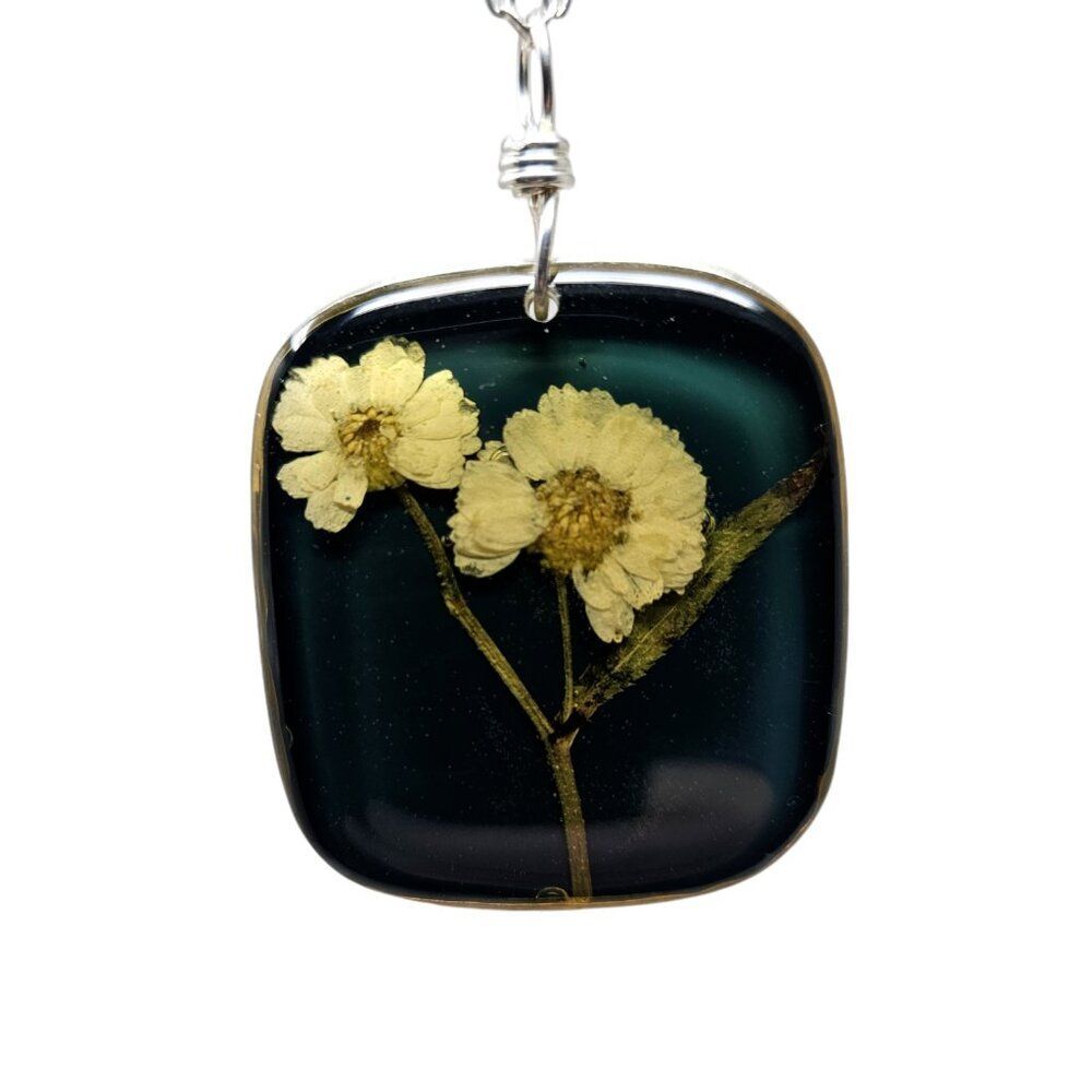 SHARI DIXON Pressed Flower Pendant Necklace Length 16-18" Silver Toned January